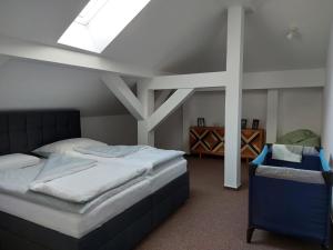 A bed or beds in a room at Apartmán 17, Vysoké Tatry, Dolný Smokovec