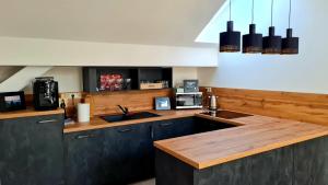 A kitchen or kitchenette at Apartmán 17, Vysoké Tatry, Dolný Smokovec