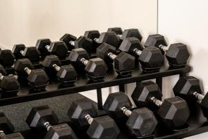 Posilňovňa alebo fitness centrum v ubytovaní IROCO HOSTAL