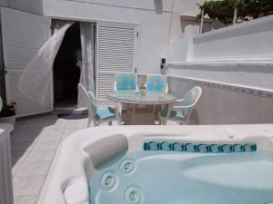 The swimming pool at or close to Jacuzzi House Sunflower