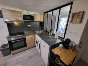 Kuchyňa alebo kuchynka v ubytovaní Superbe appartement T2 centre historique