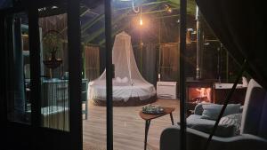 A seating area at REMANSO DE TRASFONTAO_Nido 360°
