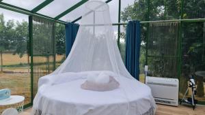 A bed or beds in a room at REMANSO DE TRASFONTAO_Nido 360°