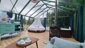 A seating area at REMANSO DE TRASFONTAO_Nido 360°