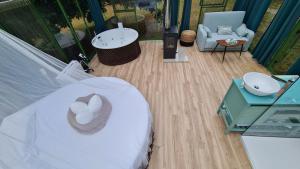 A seating area at REMANSO DE TRASFONTAO_Nido 360°
