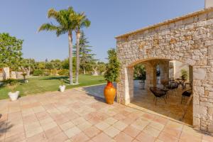 Ein Garten an der Unterkunft Pietra e Calce With Pool