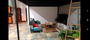 a living room with a couch and a television at Maison chaleureuse entre Terre et Mer. in Agde