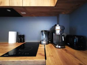 Príslušenstvo na prípravu kávy alebo čaju v ubytovaní PODWALE Apartment - Self Check-In 24h