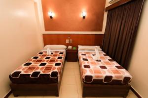 Postel nebo postele na pokoji v ubytování New Saint Catherine Hotel