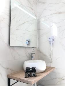 a bathroom with a sink and a mirror at Cabañas Compostela - Cabaña Sarela in Santiago de Compostela