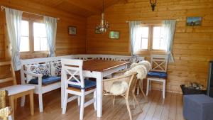 a dining room with a table and chairs in a cabin at Ferienwohnung Eifelbergblick mit Garten, Schleiden, Wandern in the Eifel National Park, nähe Rursee in Schleiden