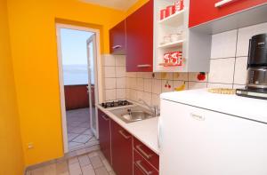 Η κουζίνα ή μικρή κουζίνα στο Apartments with parking space Vrbnik, Krk - 429 +15 φωτογραφίες