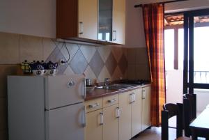 Kuchyň nebo kuchyňský kout v ubytování Apartments by the sea Zavala, Hvar - 553