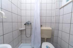 a bathroom with a toilet and a shower curtain at Studio Podaca 516a in Podaca