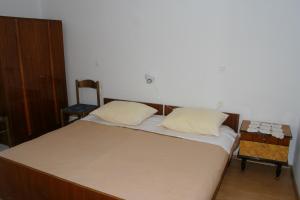 Postel nebo postele na pokoji v ubytování Apartments by the sea Podgora, Makarska - 518