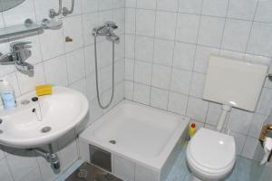 Koupelna v ubytování Apartments by the sea Podgora, Makarska - 518