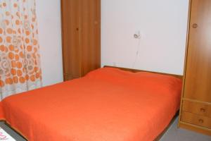 Postel nebo postele na pokoji v ubytování Apartments by the sea Podgora, Makarska - 518