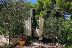 Zahrada ubytování Apartments by the sea Zaboric, Sibenik - 468