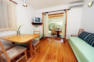 Posezení v ubytování Apartments by the sea Zaboric, Sibenik - 468
