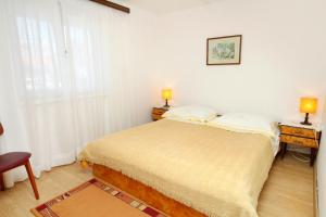 Posteľ alebo postele v izbe v ubytovaní Apartments by the sea Vrboska (Hvar) - 541