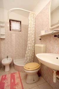 Koupelna v ubytování Seaside secluded apartments Lavdara, Dugi otok - 434