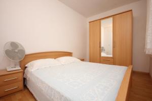 Posteľ alebo postele v izbe v ubytovaní Apartments with parking spaces Sali, Dugi otok - 447