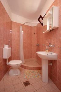 Kúpeľňa v ubytovaní Apartments with parking spaces Sali, Dugi otok - 447