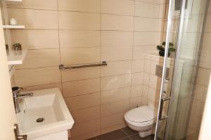 Ванна кімната в Seaside apartments with a swimming pool Tri Zala, Korcula - 558