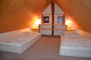 Un pat sau paturi într-o cameră la Chata Beata