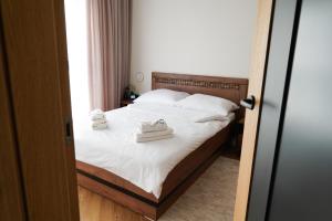 a bedroom with a bed with two towels on it at Toruńskie Zacisze 5 in Toruń