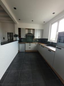 Kuchyň nebo kuchyňský kout v ubytování vakantiewoning Paradisus