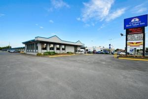 a parking lot in front of a shopping center at Travelers Inn in Belleville