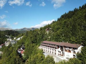 Nespecifikovaný výhled na hory nebo výhled na hory při pohledu z aparthotelu