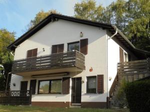 a white house with a black roof at Einliegerwohnung in Stromberg-Schindeldorf in Stromberg