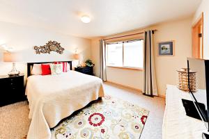 a bedroom with a bed and a window at Oliver Beach House in Seaside