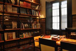 Die Bibliothek im Hotel