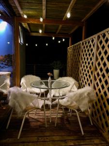 Gallery image of Toca do Pica-Pau - Tiny House em Campos com Lareira e privacidade! in Campos do Jordão