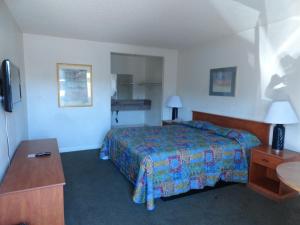 Posteľ alebo postele v izbe v ubytovaní Travel Inn