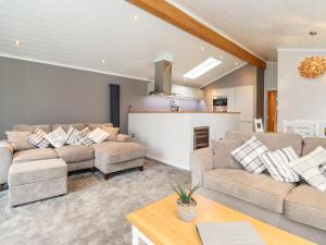 Posezení v ubytování Loubi's Lakeside Lodge