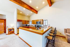 A kitchen or kitchenette at Tahoe Enchantment