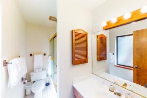 A bathroom at Tahoe Enchantment