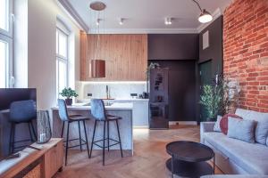 a kitchen and living room with a brick wall at Apartments Kwidzyn in Kwidzyn