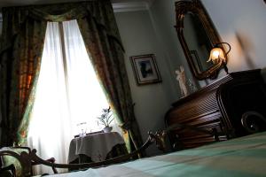A bed or beds in a room at La Quercia Antica B&B