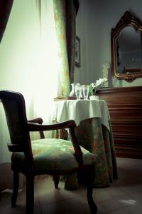 A seating area at La Quercia Antica B&B