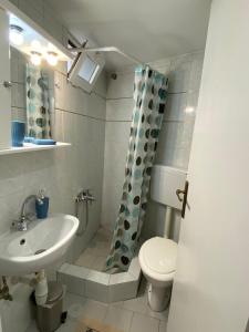 Kúpeľňa v ubytovaní Loft in the Heart Of City Center