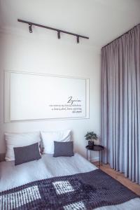a bedroom with a bed with a large picture on the wall at Apartments Kwidzyn in Kwidzyn