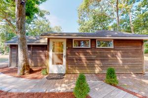 a small house with a tree in front of it at Sea House in Chatham