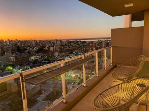 a balcony with two chairs and a view of the city at BALCÓN AL RíO PARANÁ in Paraná