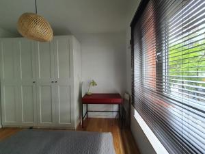 Cama ou camas em um quarto em Bohema Praga Apartments, Metro Szwedzka, near Old Town