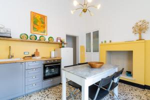 Dapur atau dapur kecil di LE CASE camera doppia con bagno privato e terrazza